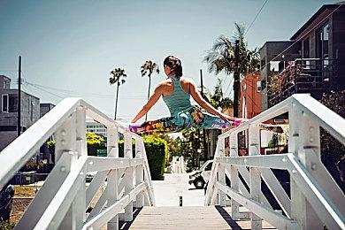 《代偿》联动新作游戏《美魔女的真相》登陆steam